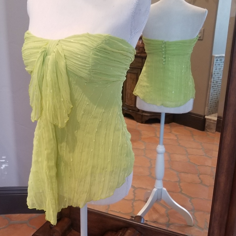 Strapless tube top